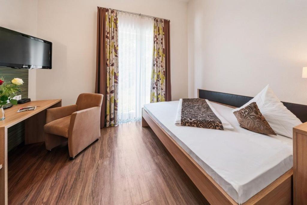 Hotel Donaublick Scheer Εξωτερικό φωτογραφία